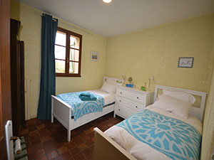 Farmhouse Turquoise twin room